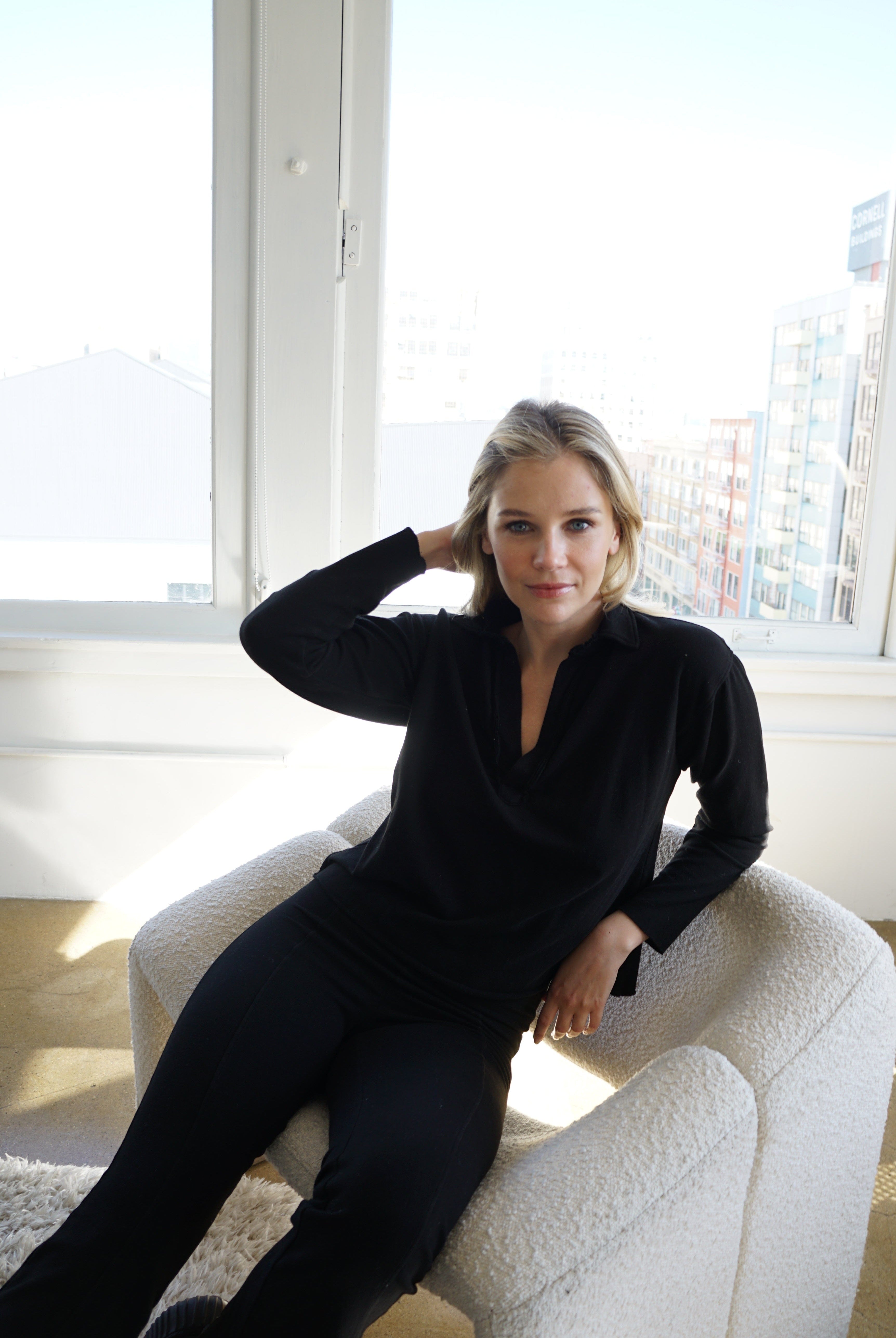 Lezat Dress Khloe Cotton V-Neck Henley - Nero