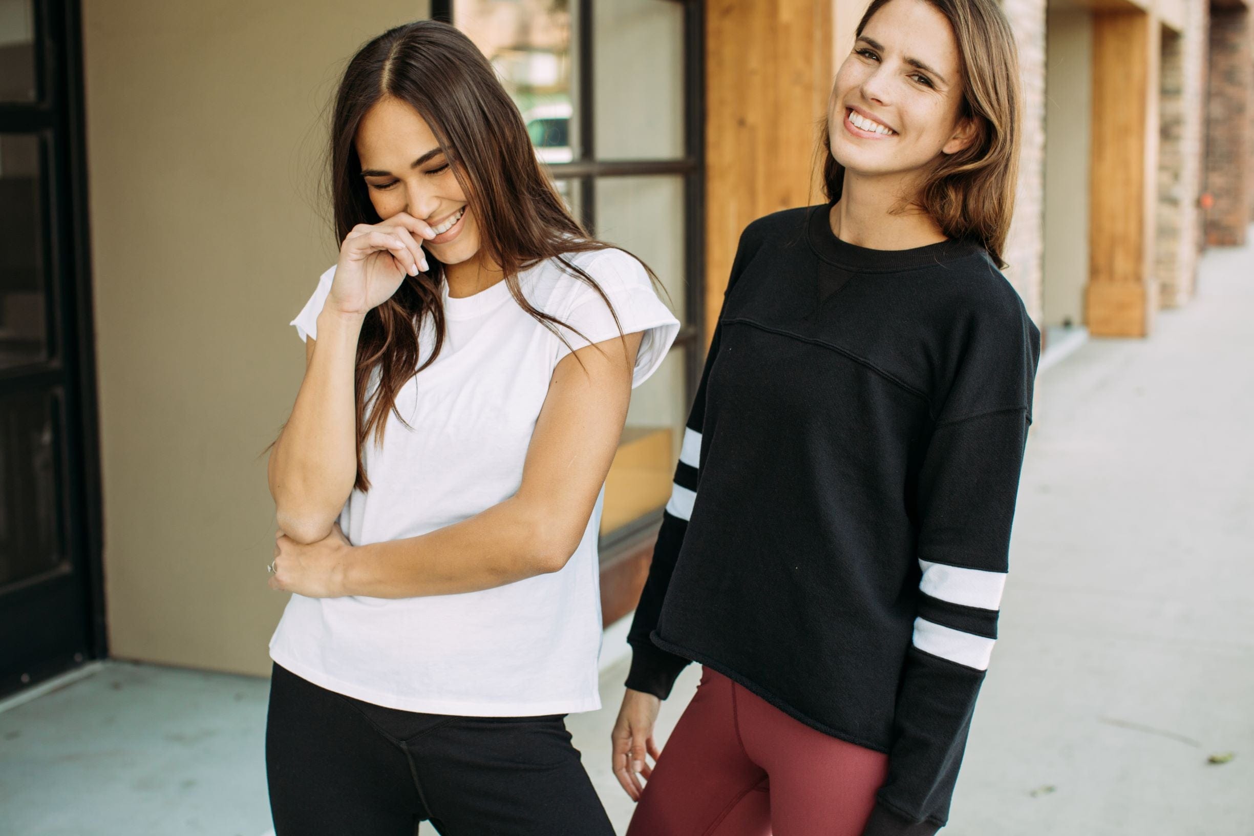 Lezat Pullover Gilda Organic Cotton Varsity Sweatshirt - Black