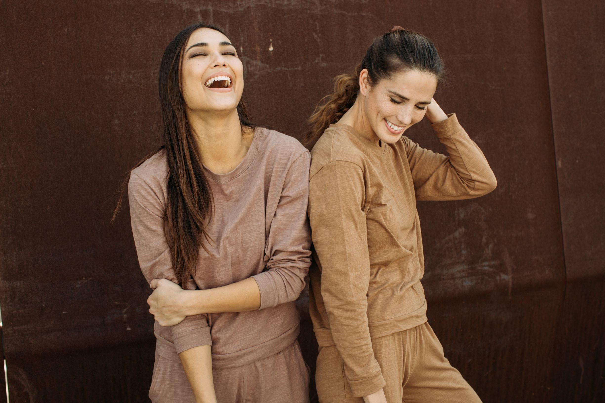 Lezat Tank Tegan Cotton Long Sleeve Pullover - Cocoa