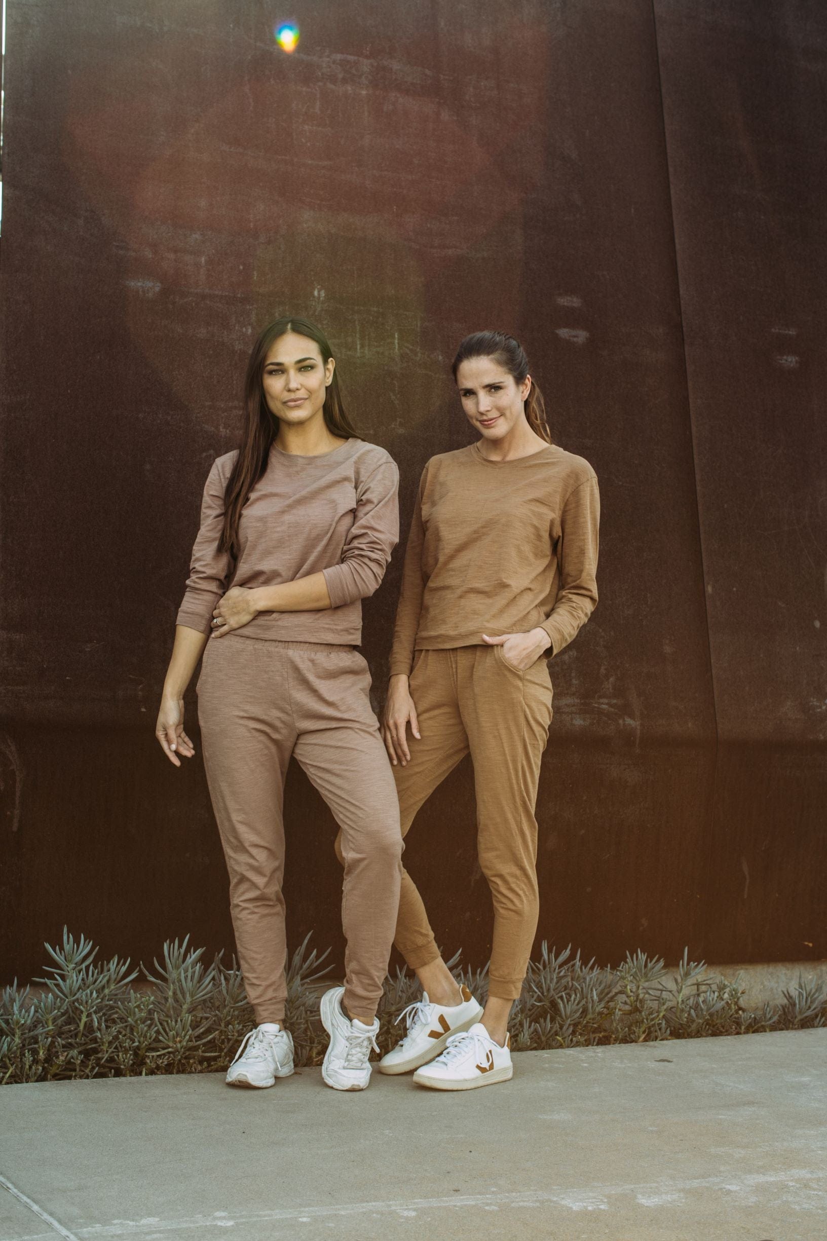 Lezat Tank Tegan Cotton Long Sleeve Pullover - Cocoa