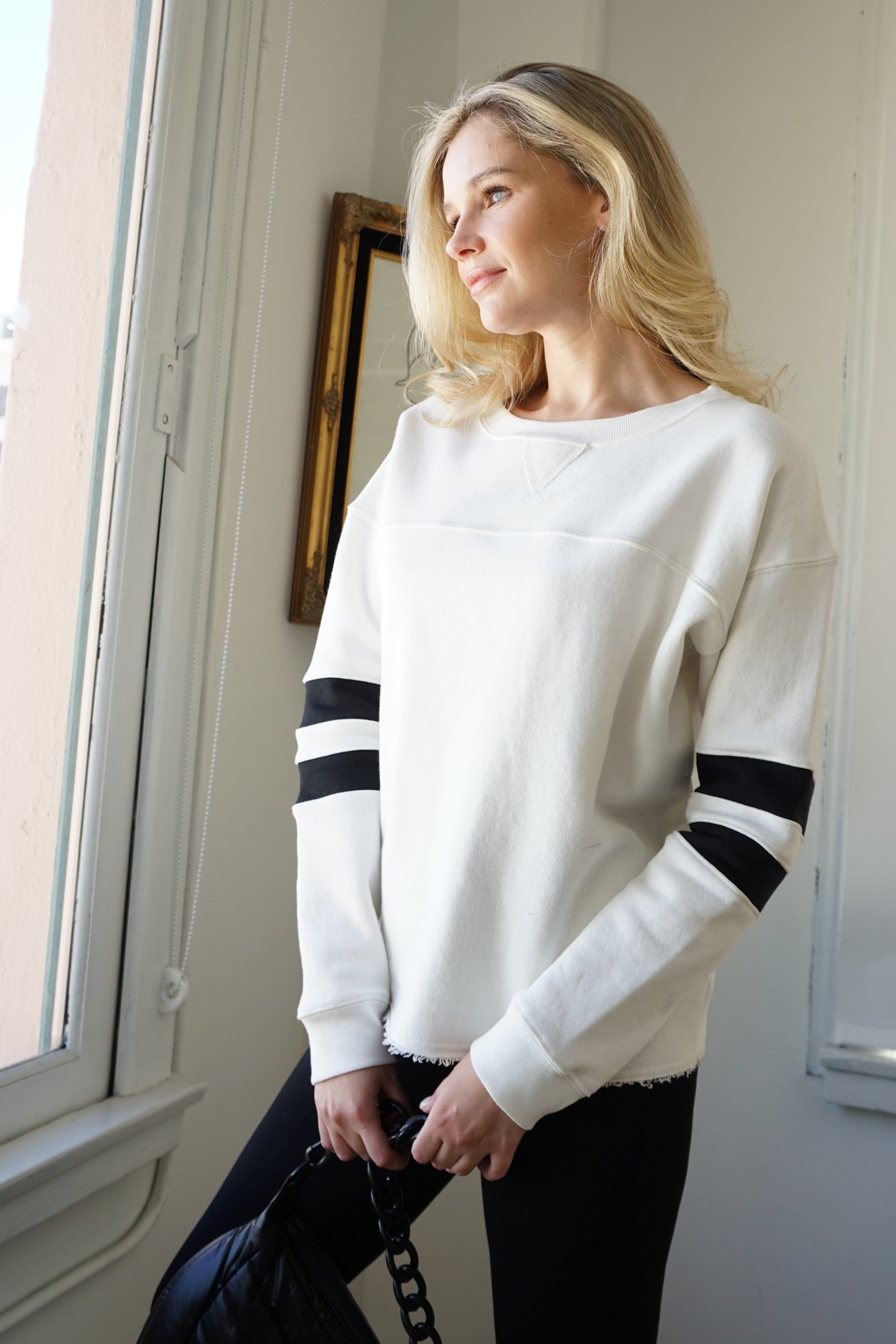 Lezat Pullover Gilda Organic Cotton Varsity Sweatshirt - White